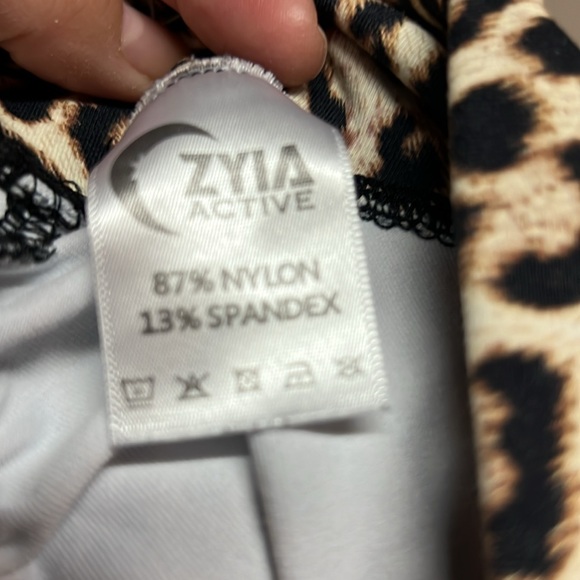 Zyia Leopard Set - Picture 7 of 10